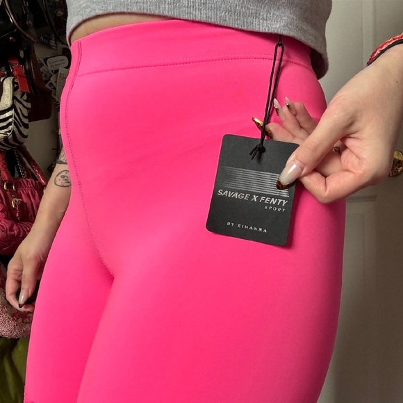 FENTY NWT NEON PINK WORKOUT SHORTS XS - Picture 3 of 4